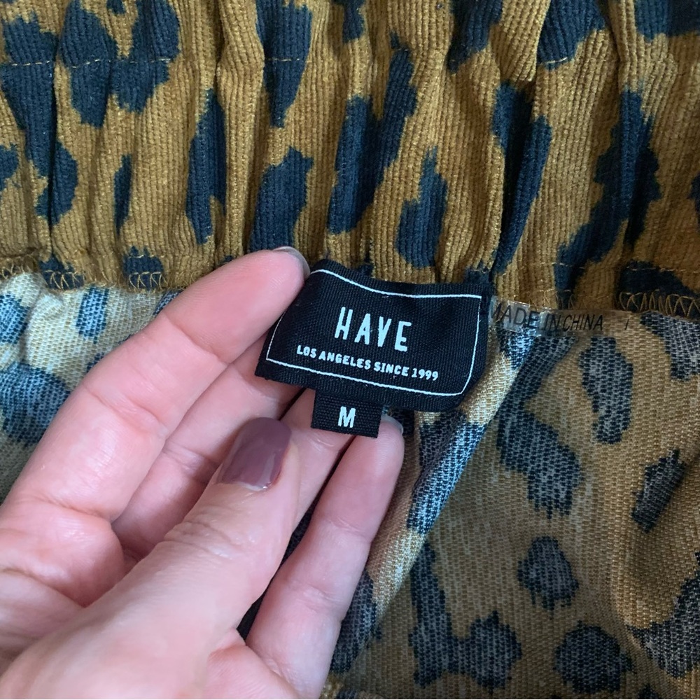 Forever 21 Leopard Print Corduroy Shorts - Size Medium - EUC - Picture 4 of 9
